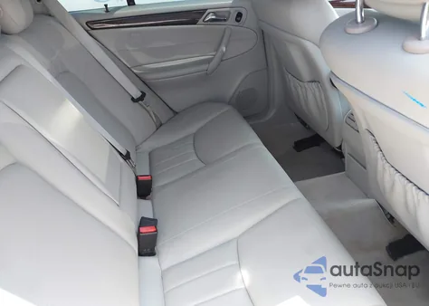 2005 Mercedes-Benz C 240 Luxury z USA, uszkodzony, nr VIN WDBRF61J15A813251